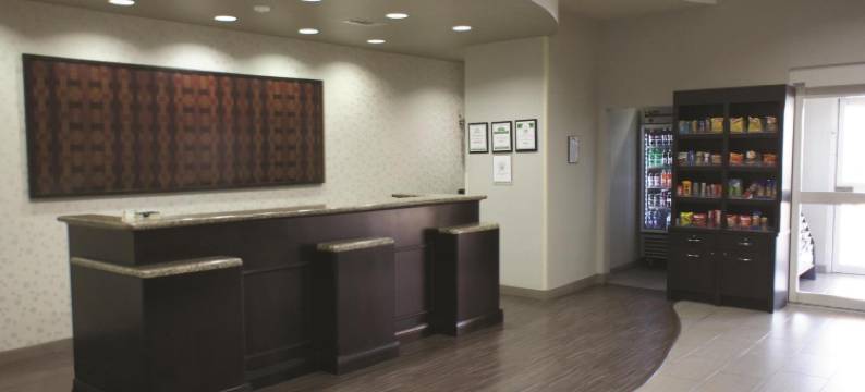 巴吞鲁日德纳姆斯普林斯拉昆塔温德姆套房酒店(La Quinta Inn & Suites by Wyndham Baton Rouge Denham Springs)图片