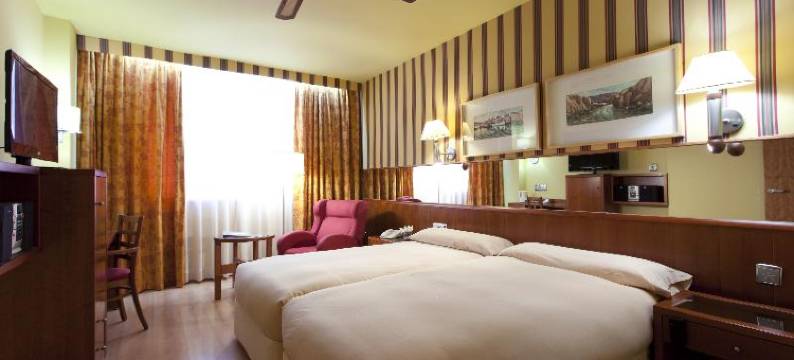 巴塞罗那参议员水疗伊鲁宁酒店(Ilunion les Corts Spa)图片