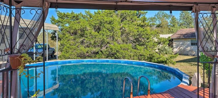 Cedar Creek Vacation Rental on 15 Acres w/ Hot Tub图片