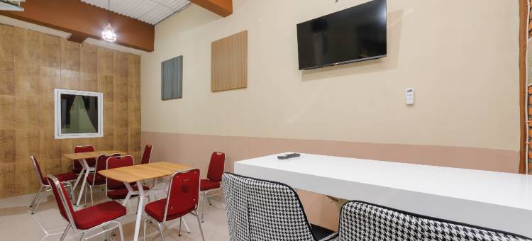 红门酒店尼尔丛林水上乐园茂物(RedDoorz Near the Jungle Waterpark Bogor)图片