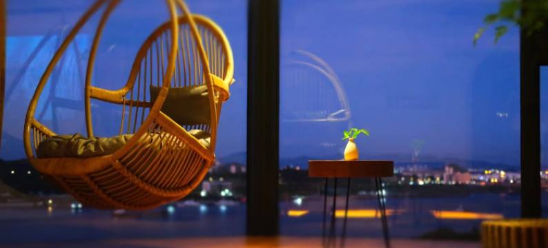 流浪家小桂落地窗海景影院民宿(衙前路分店)图片