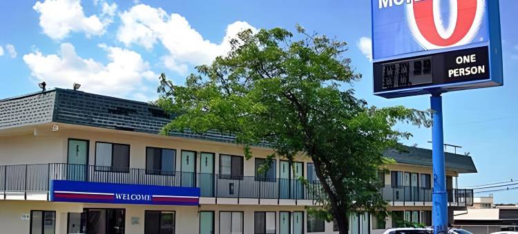 Home 6 堪萨斯托皮卡I-70州际公路酒店 by Townhouse(Home 6 by Townhouse Topeka KS I 70)图片