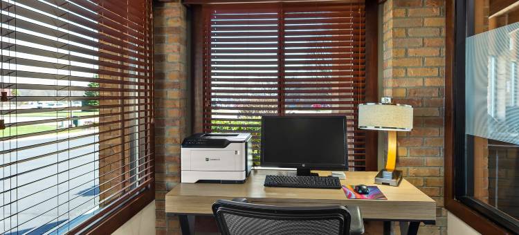 雷克伍德贝斯特韦斯特优质酒店(Best Western Lakewood Inn)图片