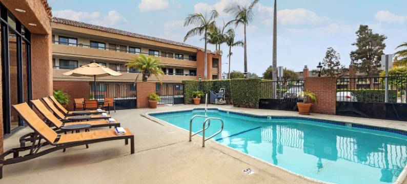 雷东多比奇海滩贝斯特韦斯特优质酒店(Best Western Plus Redondo Beach Inn)图片