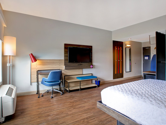 梦露希尔顿Tru酒店