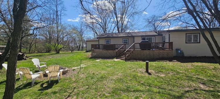 3 BdrHomew/HotTub+FREE Firewood,sleeps10inMauston,closeto WI Dells/Attractions图片