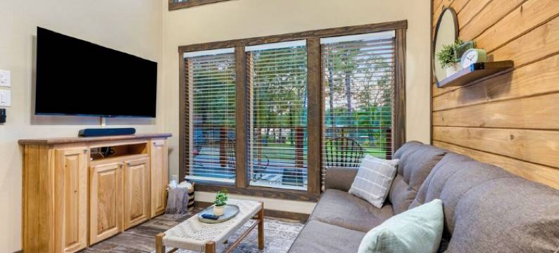 Luxury Tiny Home with private sand beach lake access and Hot Tub图片