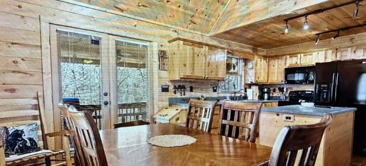 蓝岭山脉宁静小屋-带门禁, WiFi, 热水浴缸, 火坑, 游戏室(Peaceful Blue Ridge Mtn Cabin-Gated, WiFi, Hot Tub, Fire Pit, Game Room)图片