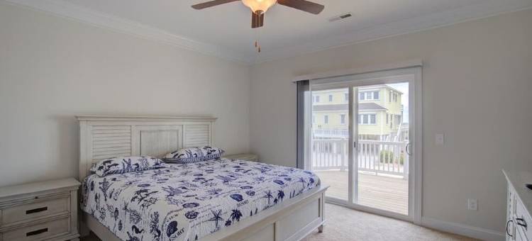海滨，距沙滩和海浪仅数步，豪华，配有泳池、电梯，6卧室度假屋(Luxurious Oceanside w/pool, elevator, 6 BR, steps from the sand and surf)图片