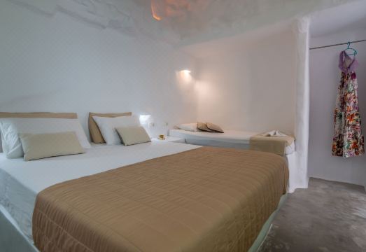 Moments Rooms Hotel Overview