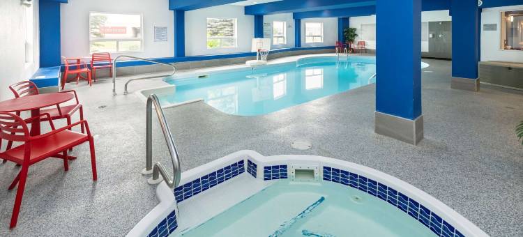 梅迪辛哈特舒适套房酒店(Comfort Inn & Suites)图片