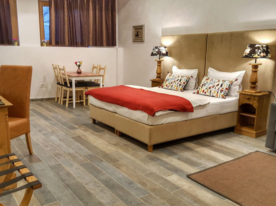 风车开放式客房酒店