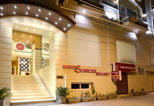 Hotel Sawera Grand Near Golden Temple Hotel Overview