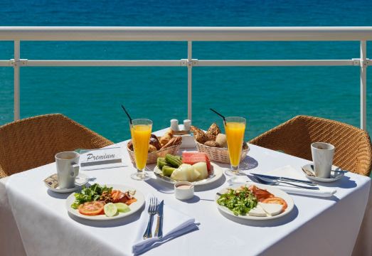 XQ El Palacete Hotel Overview