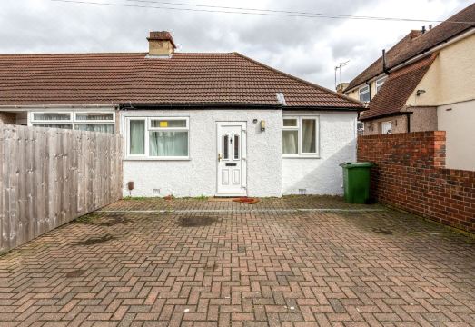 HiikotsHomes - Dartford Hotel Overview