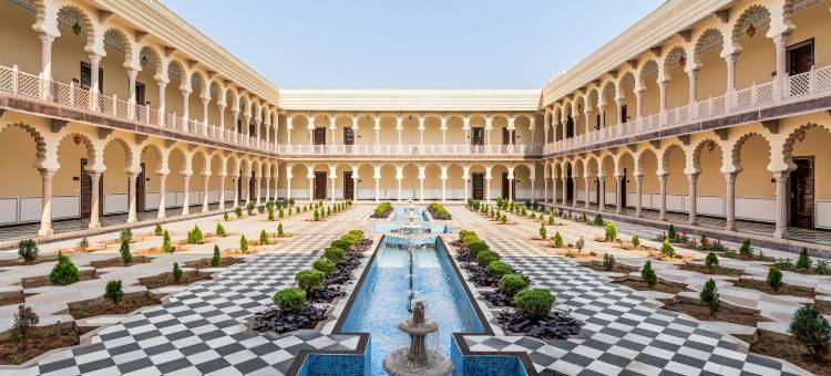 凯萨尔巴格宫殿(Kesarbagh Palace)图片