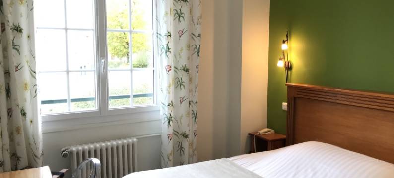 罗吉斯莱斯艾雷勒(Logis Hôtel les Airelles Neufchâtel En Bray)图片