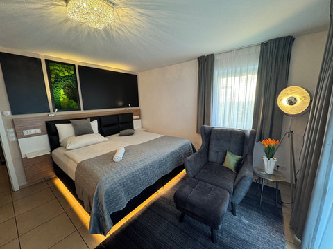 寄宿家庭旅馆-限成人