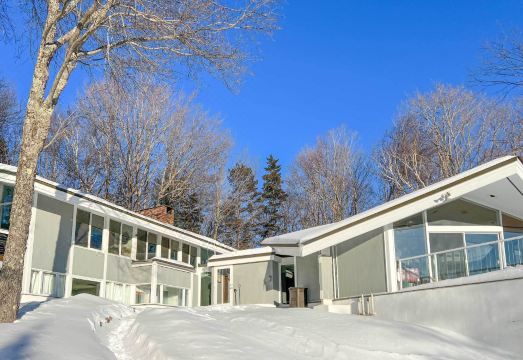 Pristine West Dover Home w/ Deck & Mountain Views! Hotel Overview