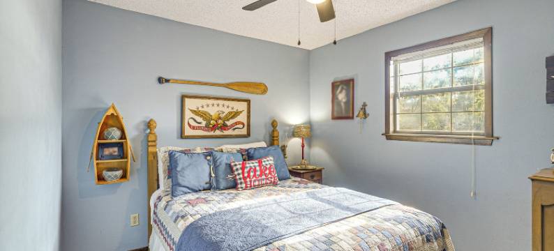 卡纳克湖畔之家：甲板、烧烤架和火坑(Lakefront Home: Deck, Grills & Fire Pit in Karnack)图片