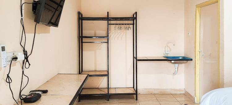 红门伊斯兰教义酒店靠近阿拉姆巴拉乔终点站占碑(RedDoorz Syariah Near Terminal Alam Barajo Jambi)图片