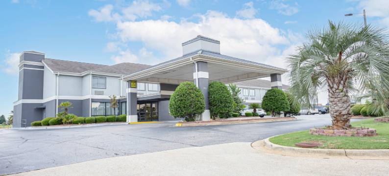 普拉特维尔I-65凯艺酒店(Quality Inn Prattville I-65)图片