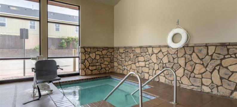 西马仑贝斯特韦斯特优质套房酒店(Best Western Plus Cimarron Hotel  Suites)图片