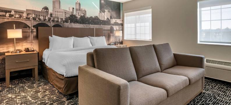 印第安纳波利斯机场凯隆波因特酒店(Clarion Pointe Indianapolis Airport)图片