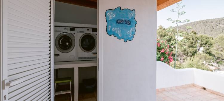 Villa in Cala Llonga near Beach & Ferry Port图片