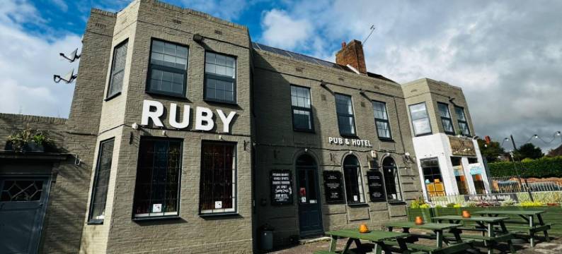 Ruby Pub & Hotel图片