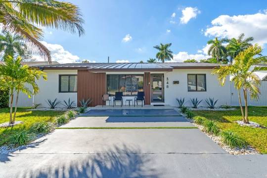 5 Bdr, 9 Beds, Sleeps 12, Luxury Oasis Pool, 6 Miles to Beach