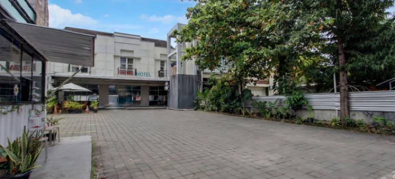 Collection O 靠近盖亚姆萨里出口收费站(原布瓦酒店)(Collection O Near Exit Toll Gayamsari Formerly Buva Hotel)图片