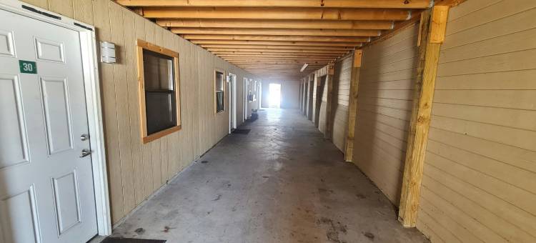OYO东斯特劳兹堡波科诺斯的Werry's小屋汽车旅馆酒吧(Werry's Cottages Motel & Pub by OYO East Stroudsburg Poconos)图片