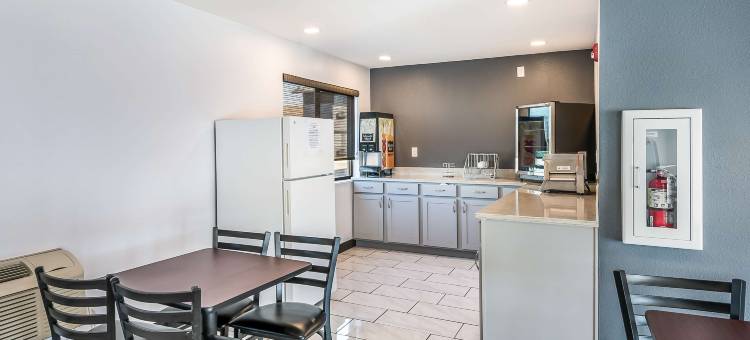 东皮奥里亚美洲最佳价值旅馆(Americas Best Value Inn East Peoria)图片