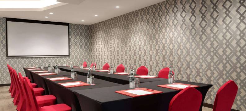 马斯喀特-阿尔古布拉华美达安可酒店(Ramada Encore by Wyndham Muscat Al-Ghubra)图片