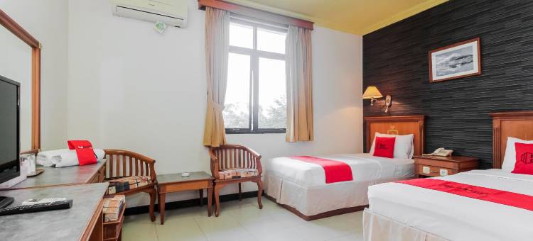 RedDoorz Plus near Depati Amir Airport图片