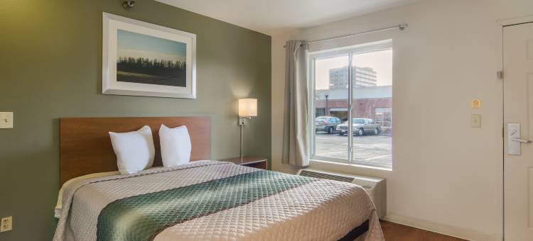 查尔斯湖-萨尔法霍姆汤开放式公寓酒店(HomeTowne Studios Lake Charles - Sulphur)图片