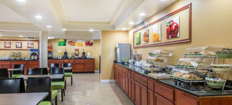 米德尔敦-纽波特凯艺套房酒店(Quality Inn and Suites Newport - Middletown)图片