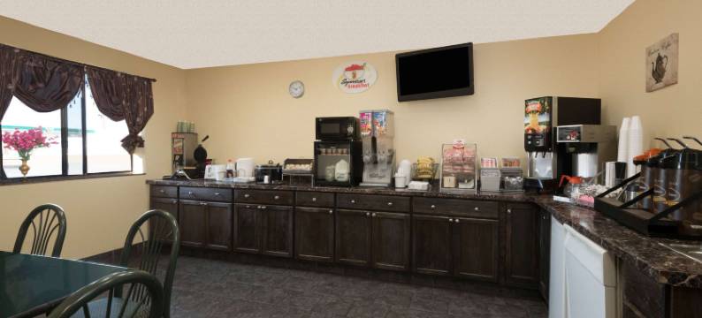 托皮卡-沃纳梅克路-I-70速8酒店(Super 8 by Wyndham Topeka/Wanamaker RD/I-70)图片