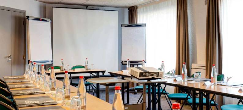 埃夫里西部科尔贝埃索讷康铂酒店(Campanile Evry Ouest - Corbeil Essonnes)图片