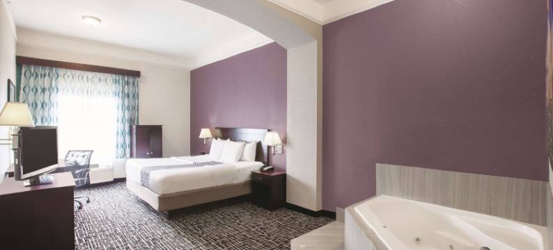 曼斯费尔德拉昆塔温德姆套房酒店(La Quinta Inn & Suites by Wyndham Mansfield TX)图片