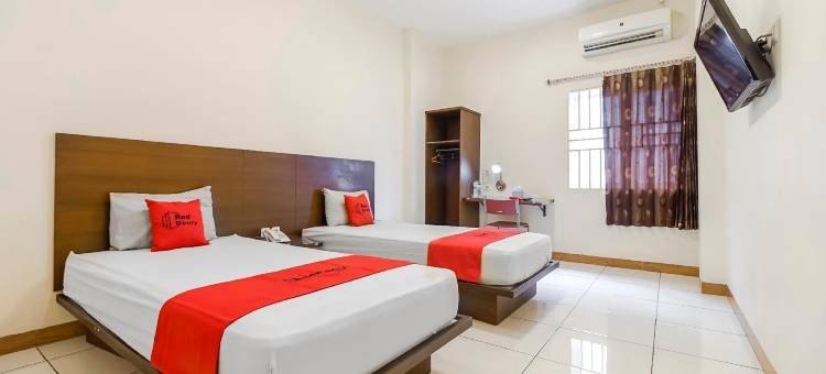 RedDoorz Plus @ Karebosi Area 2 Makassar图片