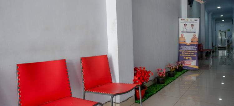 红多兹@布拉沃潘泰卡玛利巴务巴务酒店(RedDoorz @ Hotel Bravo Pantai Kamali Bau Bau)图片