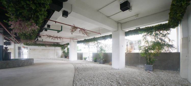 RedDoorz公寓靠近泗水卫星环岛2号(RedDoorz Apartment Near Bundaran Satelit Surabaya)图片