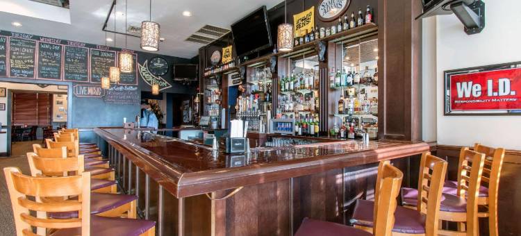 希彭斯堡大学凯隆套房酒店(Clarion Hotel & Suites University-Shippensburg)图片