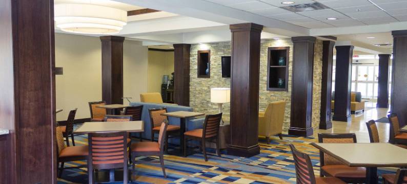 斯利珀里罗克万枫酒店及套房(Fairfield Inn & Suites Slippery Rock)图片