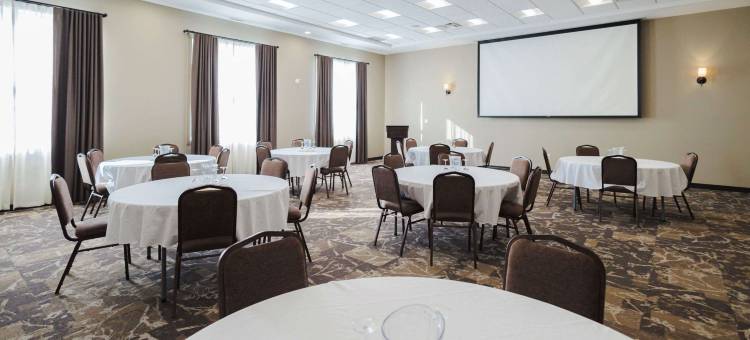 拉孔布贝斯特韦斯特优质套房酒店(Best Western Plus Lacombe Inn  Suites)图片