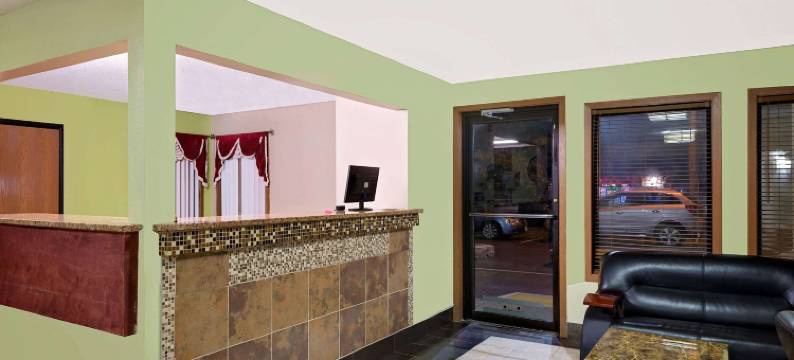 曼西鲍尔速8酒店(Super 8 by Wyndham Muncie/Ball St. College Area)图片