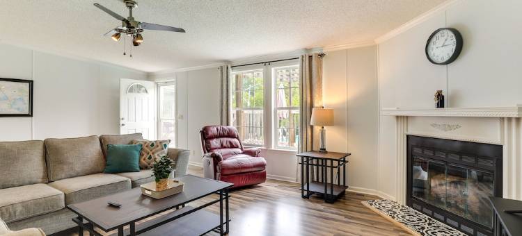 靠湖的萨默顿度假屋，带船坞+游泳池！(Lakefront Summerton Getaway w/ Boat Dock + Pool!)图片