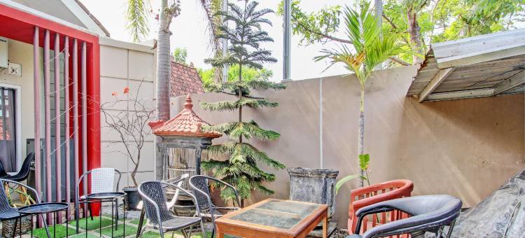 Capital O 93450 D'lala旅店(RedDoorz Near Pantai Idola Banyutowo Hotel d'Llala)图片